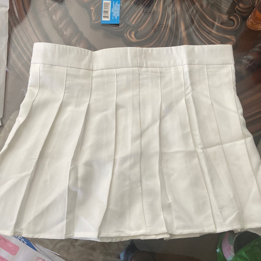 Finesse white pleated skirt.